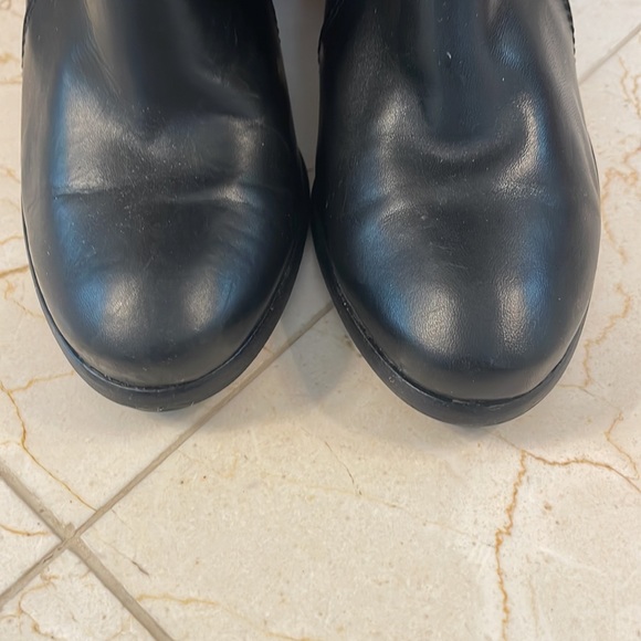 Frye Pattie BlackLeather Belt Cute Ankle Booties - Picture 7 of 7